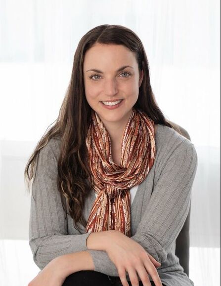 Danielle Lithwick, intuitive eating and eating disorder therapist in Ottawa, ON.